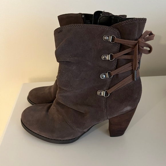 Clark’s tie detail suede booties - Picture 2 of 6